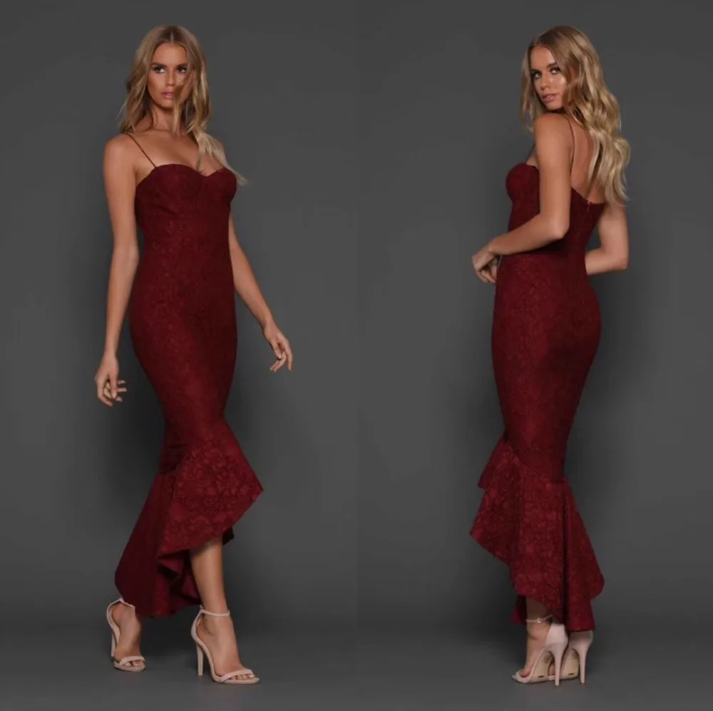 Женское вечернее платье без рукавов длинное облегающее на бретелях-спагетти с