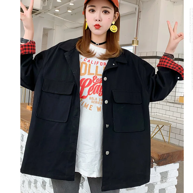 Женская джинсовая куртка оверсайз свободная из денима с нашивкой сзади стильная