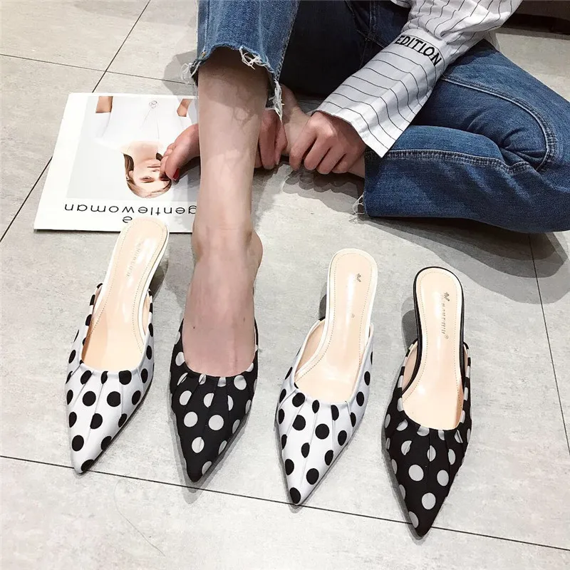 Атласные туфли без задника в горошек с острым носком женские знаменитый бренд