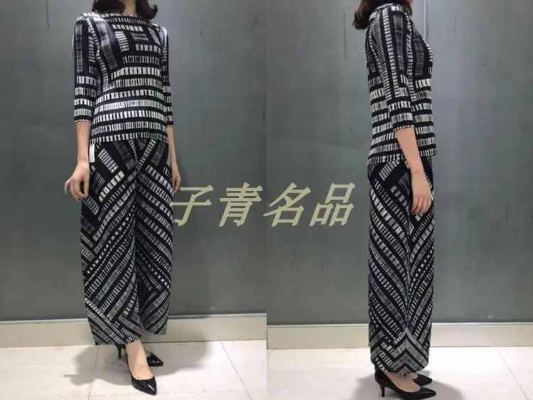 HOT SELLING Miyake fold striped three quarter round collar T-shirt + wide leg pants suit IN STOCK |