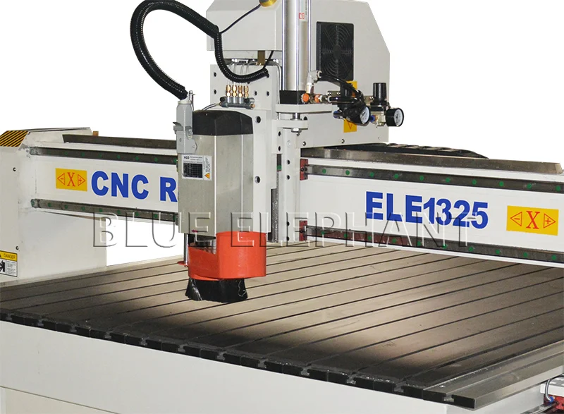 Недавно 1325 cnc маршрутизатор алюминиевая обработка 1300*2500 мм деревянная дверь