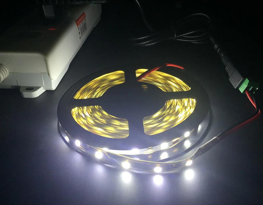Цветная(RGB) Светодиодные ленты 5 м 300 светодиодный 3528 SMD ИК-пульт дистанционного управления с 24-мя клавишами 12V 2A Мощность адаптер гибкий светильник светодиодный лента для домашнего украшения лампы