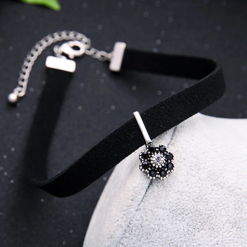 Ожерелье чокер Черное женское с геометрическим рисунком и кристаллами 2