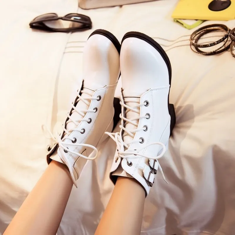 Короткие мотоциклетные ботинки черного цвета женские осенние Ботинки на каблуке