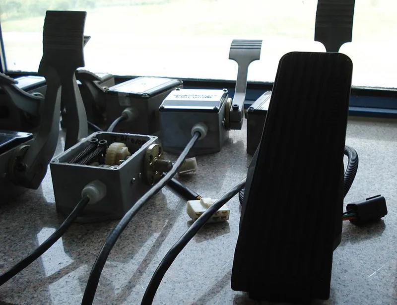 

Well compatible throttle by hand or foot accelerator nice quality for various evehicles also matched by ignition handle switches