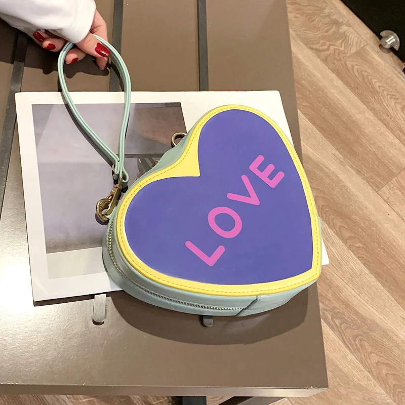 Женская сумка на плечо с надписью Macaron разноцветная через сумка-мессенджер