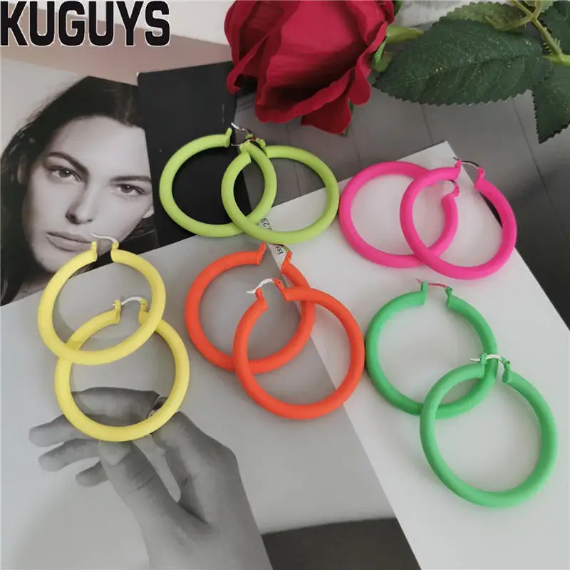KUGUYS высокое качество 5 цветов Неоновые Круглые серьги-кольца для женщин модные ювелирные изделия матовые металлические серьги модные вечерние аксессуары