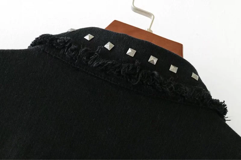 Женская джинсовая куртка с заклепками черная Повседневная винтажная из денима