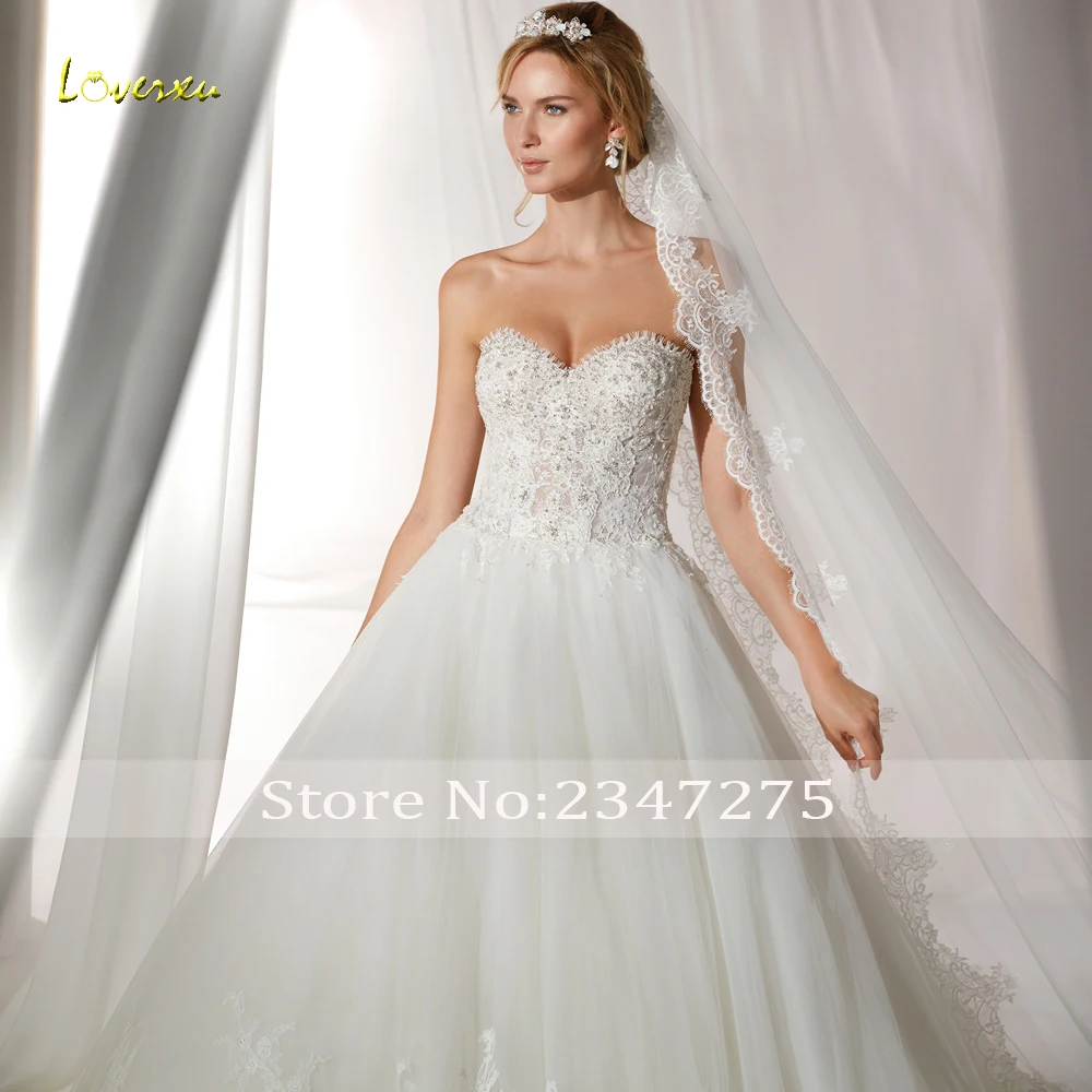 

Loverxu Sexy Backless Sweetheart Ball Gown Wedding Dress 2019 Luxury Appliques Beaded Pearls Court Train Vintage Bridal Gowns