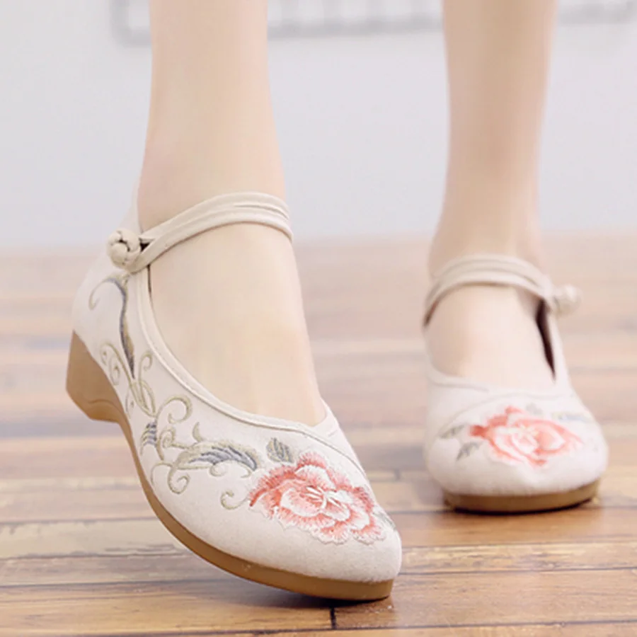 Туфли женские тканевые с вышивкой Нескользящие туфли на низком каблуке