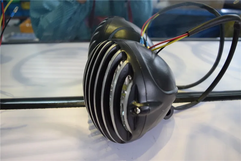 Черный винтажный старинный стиль чоппер мотоцикл поплавок светильник уличная