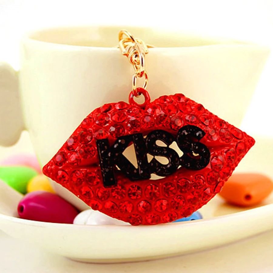 Творческий брелок с красивыми губами и стразами "KISS" - новинка, держатель для ключей, оберег для женской сумки, автоаксессуар, подарок для влюбленных R102.