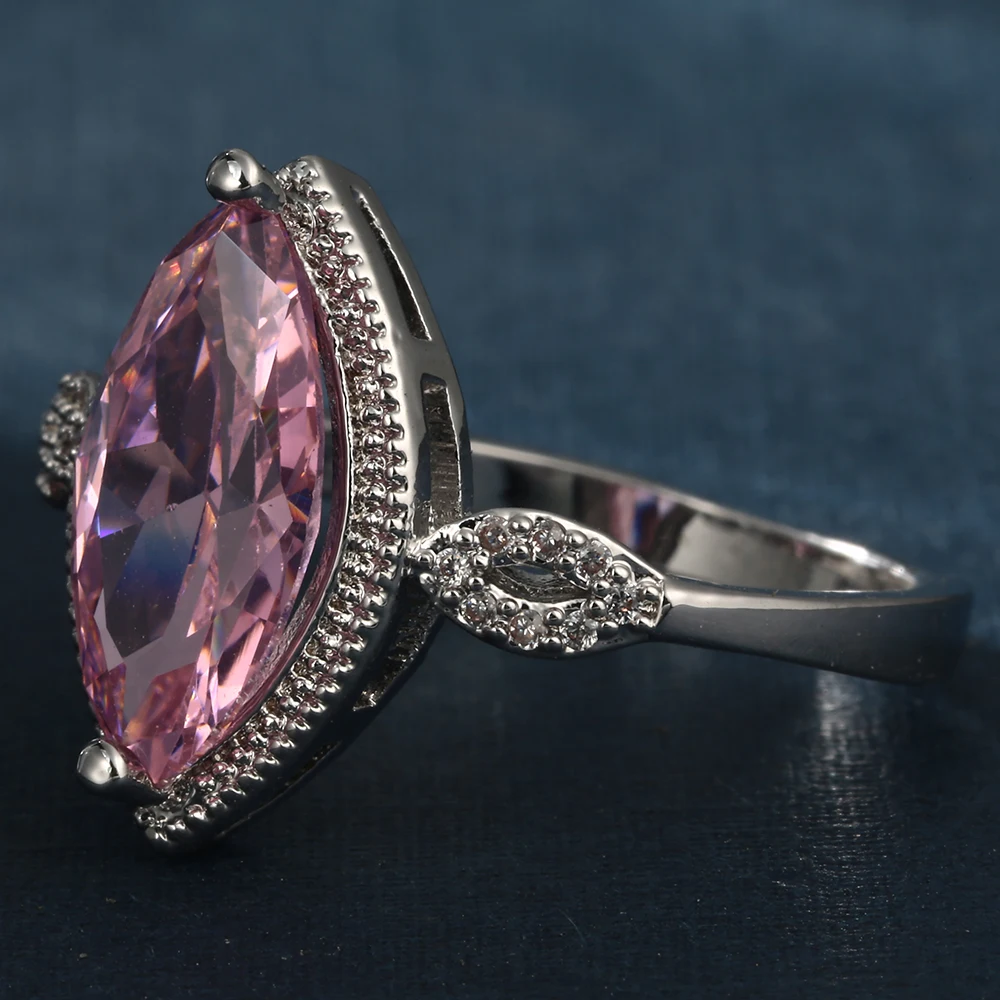 Винтажное кольцо с голубым и розовым кристаллами дьявольским глазом белое