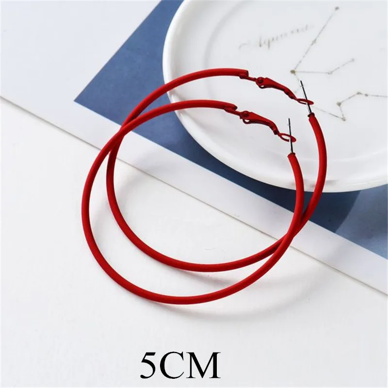 hong se 5cm 1 пара 5/6/7 см модные простые Карамельный цвет большие круглые серьги европейский Для женщин личности сплошной Цвет серьги в форме колец E291 - Окраска металла: hong se 5cm