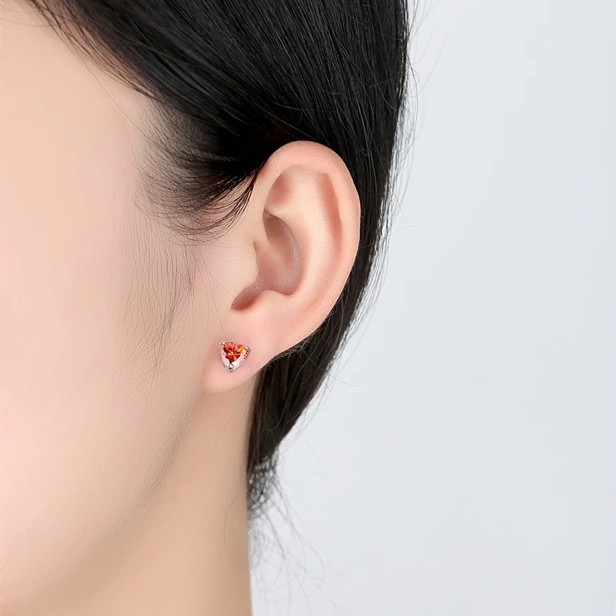 Женские серьги гвоздики с кристаллами серебристые дизайнерские из сплава