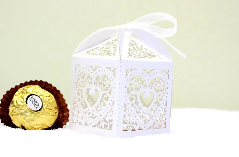 

100pcs Laser Cut Hollow Heart Flower Candy Box Chocolates Boxes With Ribbon For Wedding Party Baby Shower Favor Gift