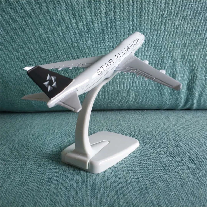 Сплав металла Star Alliance B747 400 полета самолета Airbus моделирование статическое