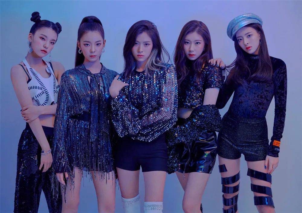 Синий ITZY Kpop плакаты корейские певцы белая бумага с покрытием печатает четкое изображение украшения дома - Цвет: Синий
