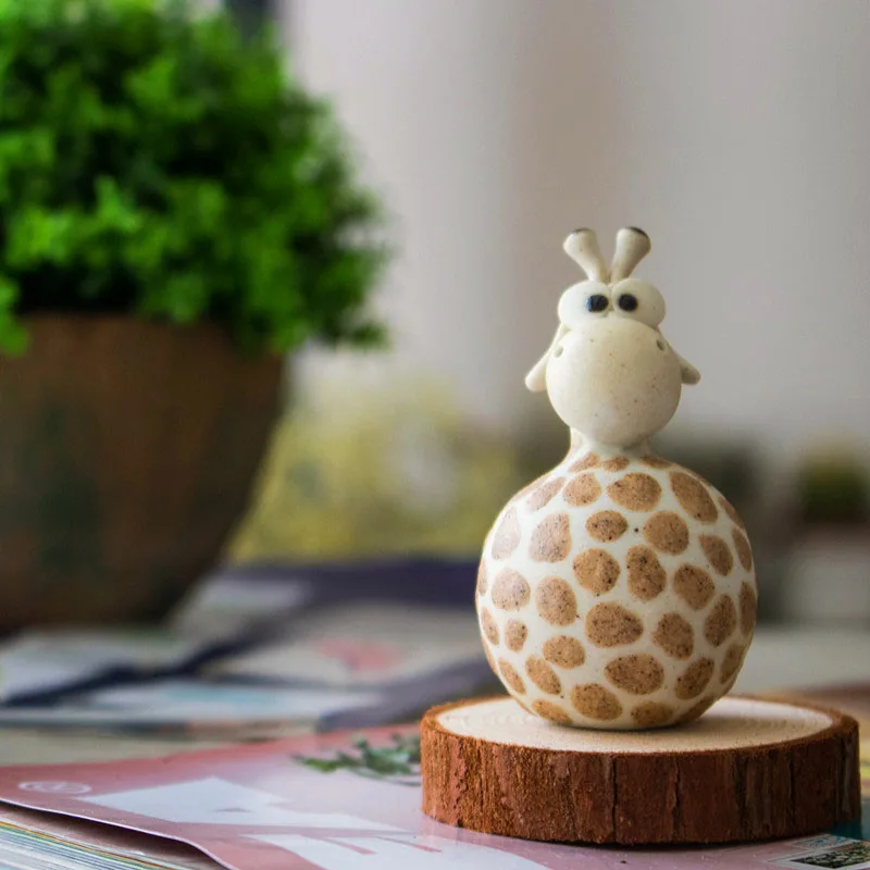 Giraffe with base Миниатюрные керамические фигурки ручной работы в виде жирафа и зебры, милые сказочные украшения для сада, аксессуары для украшения дома - Цвет: Giraffe with base