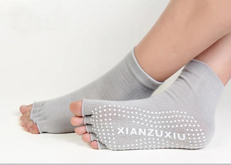 Для женщин профессиональный Йога Носки Non-slip Для женщин носки с отдельными пятью пальцами ног спортивная обувь для занятий спортом, пилатеса массаж Носки - Цвет: open toe gray