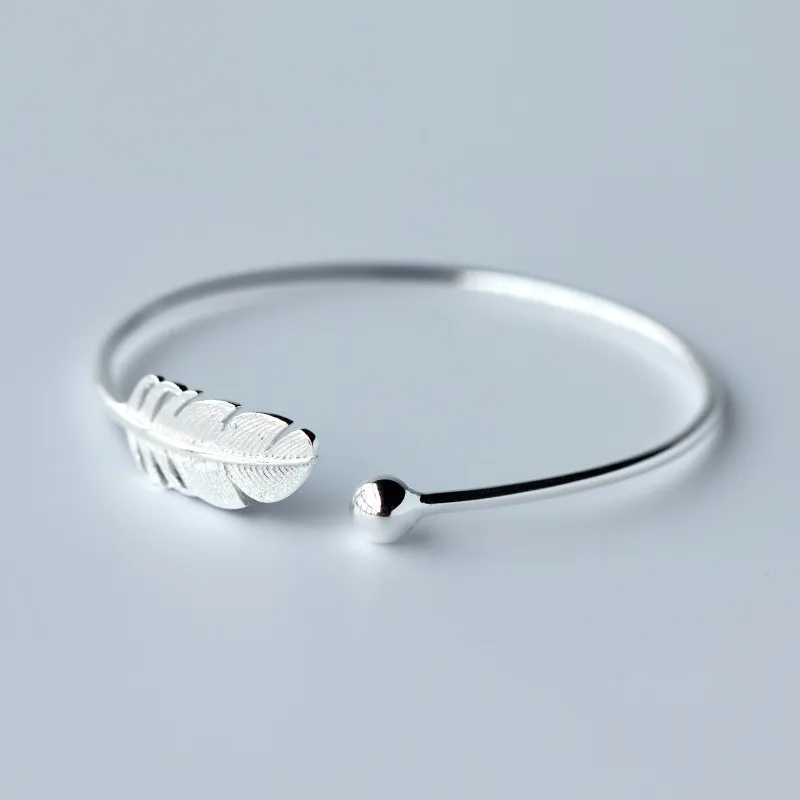 

FXLRY Hot Selling Fine Jewelry Silver color Retro Simple Feather Bracelet Opening Adjustable Bracelets For Fashion Women