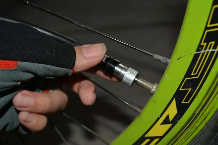 Topeak Shock N ролл двойная функция насоса заполняет все вилки пневматической подвески, блок воздушного удара и шины. Двухступенчатое Высокое/низкое давление