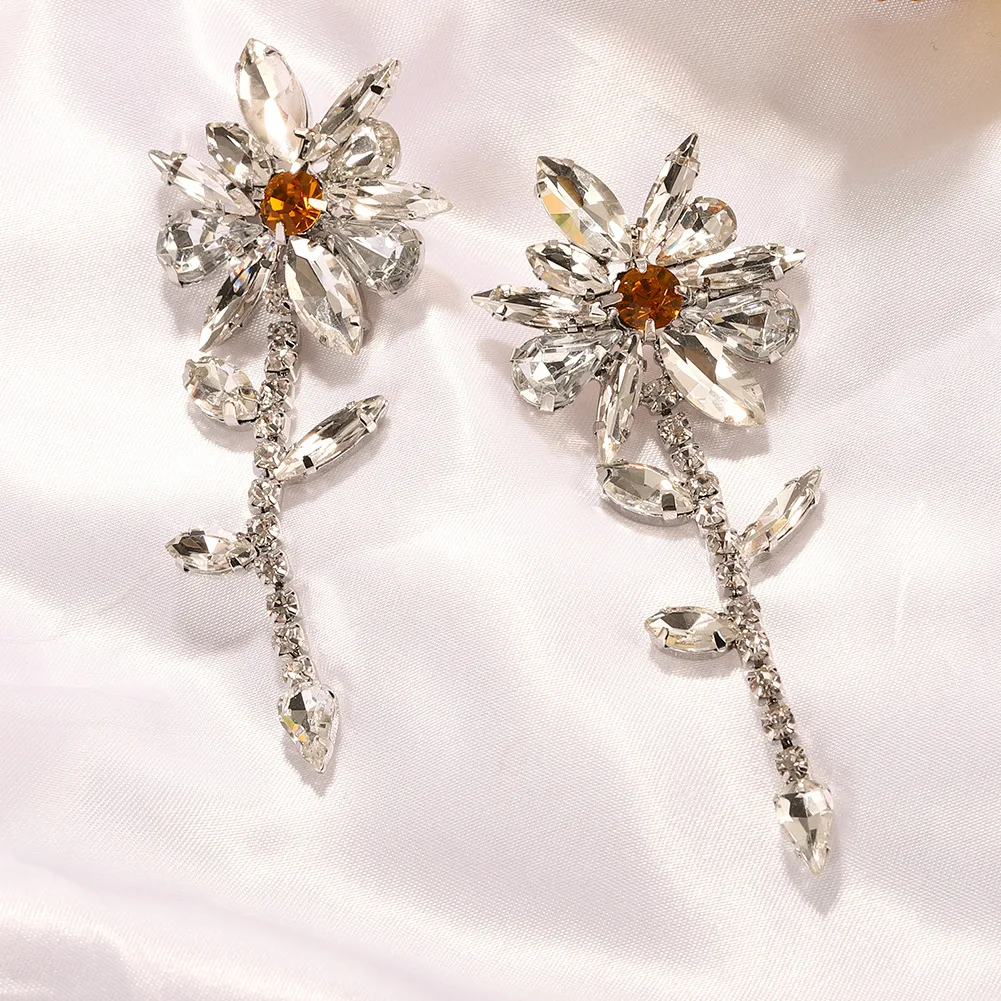 Блестящие длинные серьги-капельки с кристаллами в виде цветов фирменный дизайн