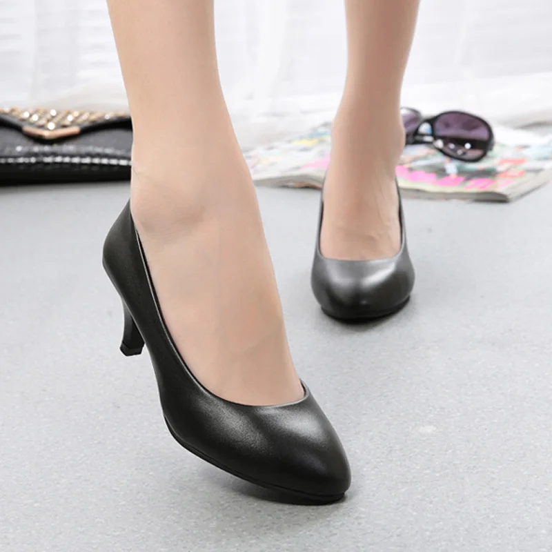 Одноцветные ботинки Туфли лодочки с острым носком из кожи матовой отделкой