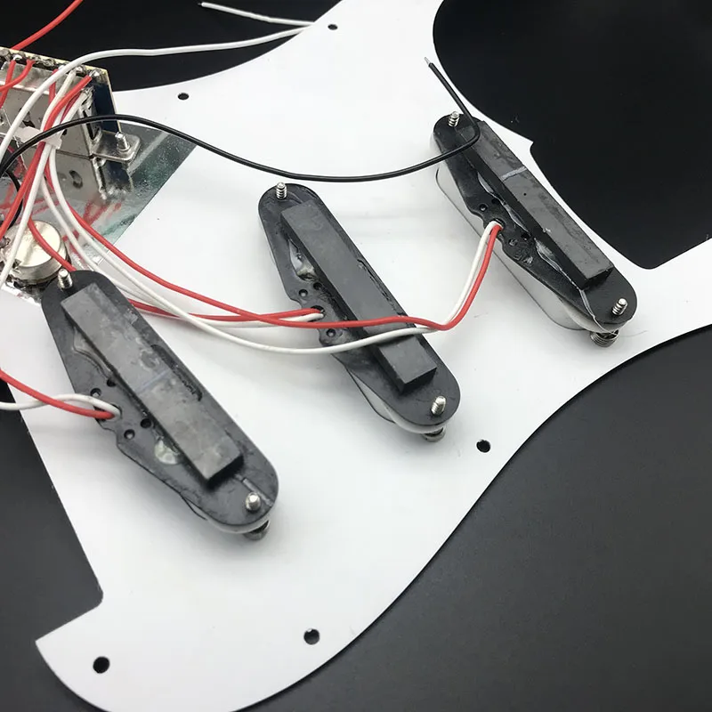 Одна катушка Alnico электрогитара Pickguard звукосниматели AlnicoLoaded Prewired 11 отверстий SSS красный/белый жемчуг белый аксессуары для гитары