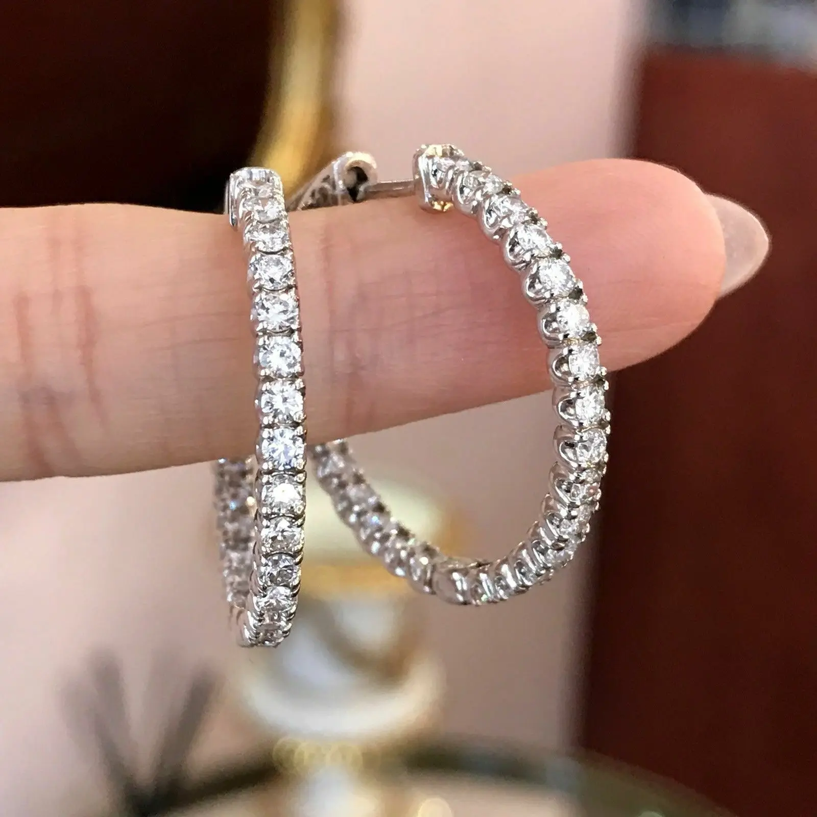 Серьги кольца Moissanite Huggie из твердого 18 каратного белого золота или серебра с
