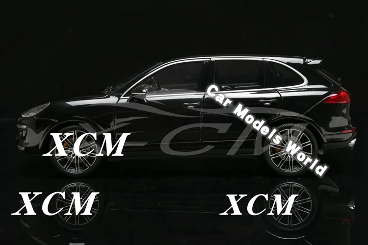 Литая модель автомобиля для мини-хамов Cayenne Turbo S 1:18(черный)+ маленький подарок