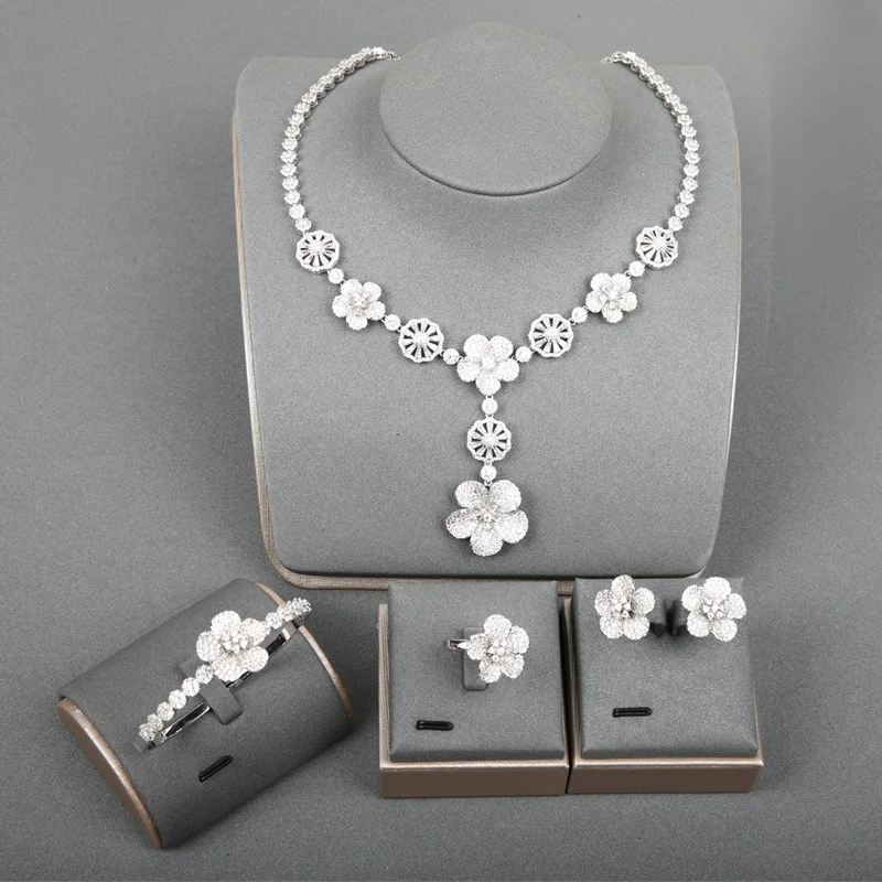 Комплект из колье серёг кольца и браслета с фианитами | Украшения аксессуары