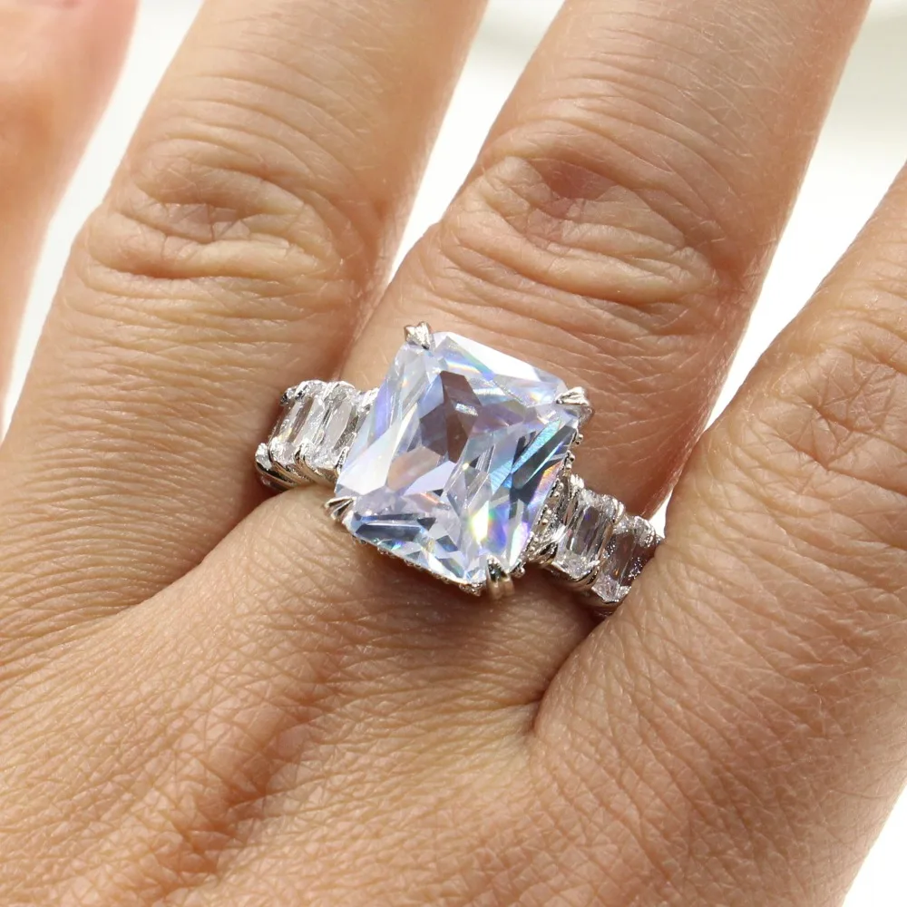 Женское кольцо из серебра 925 пробы с фианитом | Украшения и аксессуары