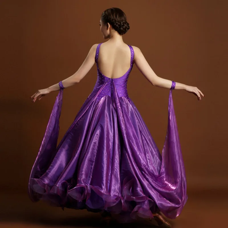 Изящные фиолетовые платья для конкурса бальных танцев со стразами бальное