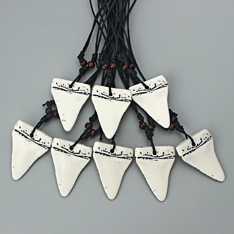 12 шт. в упаковке белый смолы искусственный кости яка Акула зубов кулон с