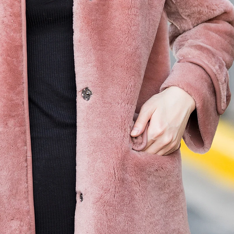 

AYUNSUE Women Real Sheep Fur Coat Winter Warm Fashion Genuine Sheepskin Leather Jacket Natural Real Large Fox Fur Collar WYQ841