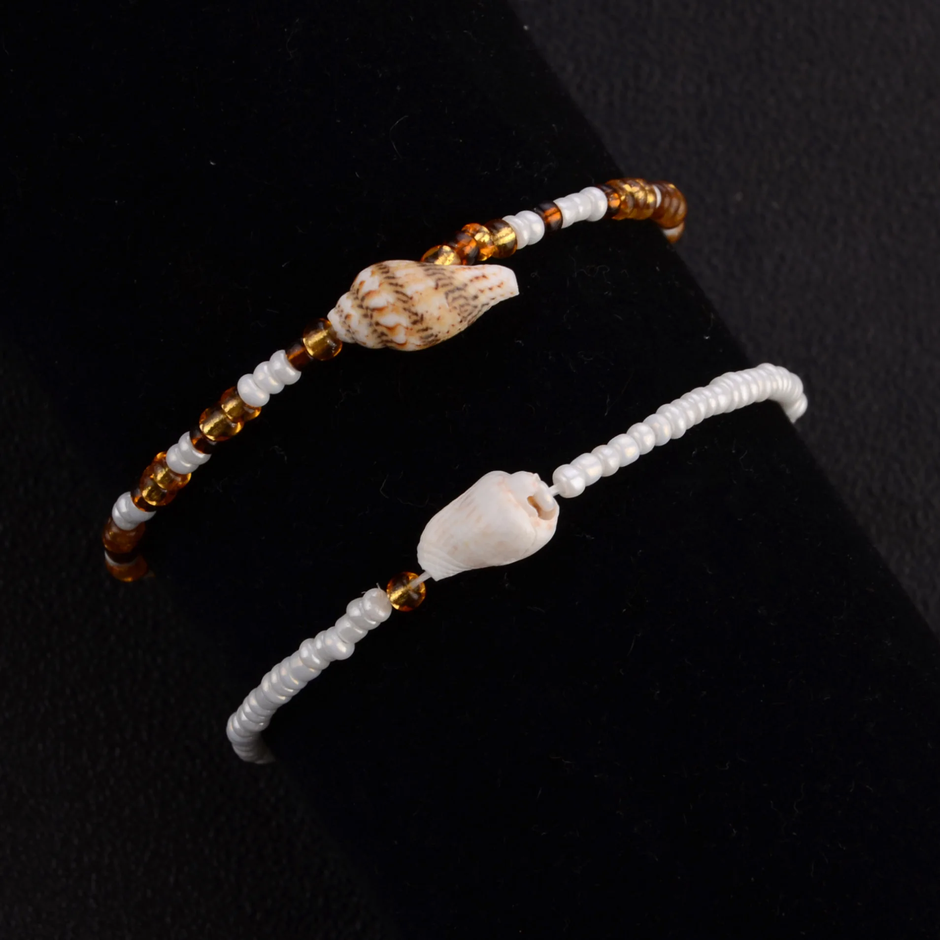 Natural Conch Anklets for Women 2 Pcs/Set Acrylic Bead Elastic Stretch Anklet Female Fashion Beach Foot Jewelry Ankle Chain