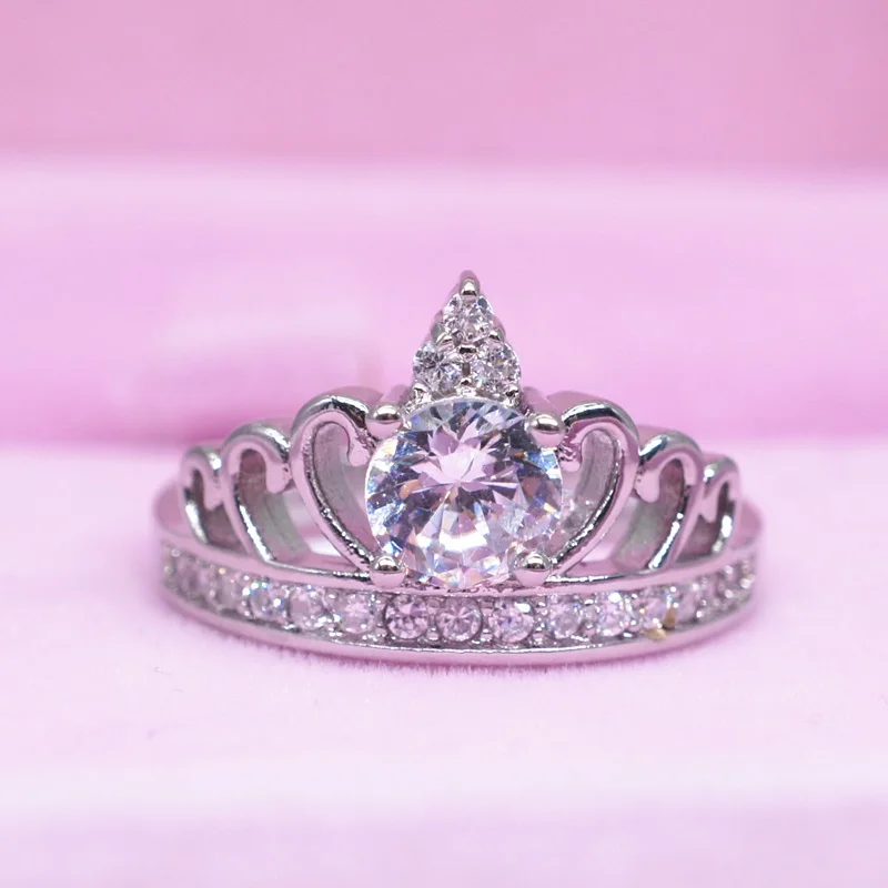 

OMHXZJ Wholesale European Fashion Woman Girl Party Wedding Gift Simple Crown White Resizable Zircon 18KT White Gold Ring RR690