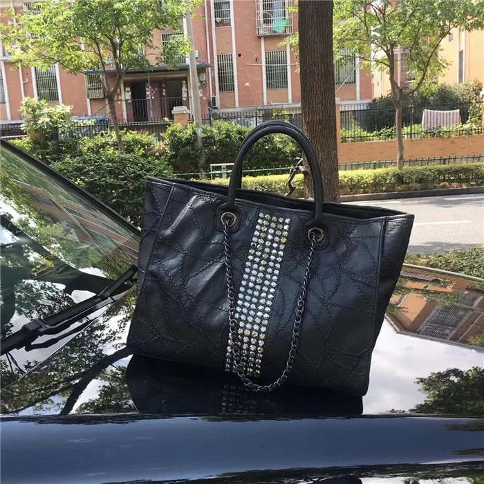 

Big Capacity Pu Leather Handbag Female Casual Rivet High Quality Top-handle Bag Women Fashion Oversize Diaper Shopping Bag