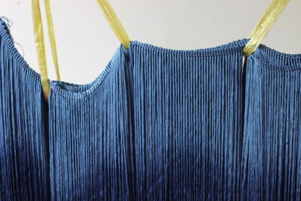 10 ярдов с эффектом деграде (переход от темного к украшенные бахромой и кисточками