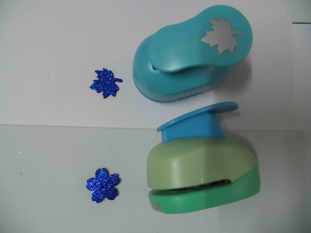 2pcs(2.5cm) maple and sakura shape craft punch set Punch Craft Scrapbooking school Paper Puncher eva hole free shipping | Канцтовары для