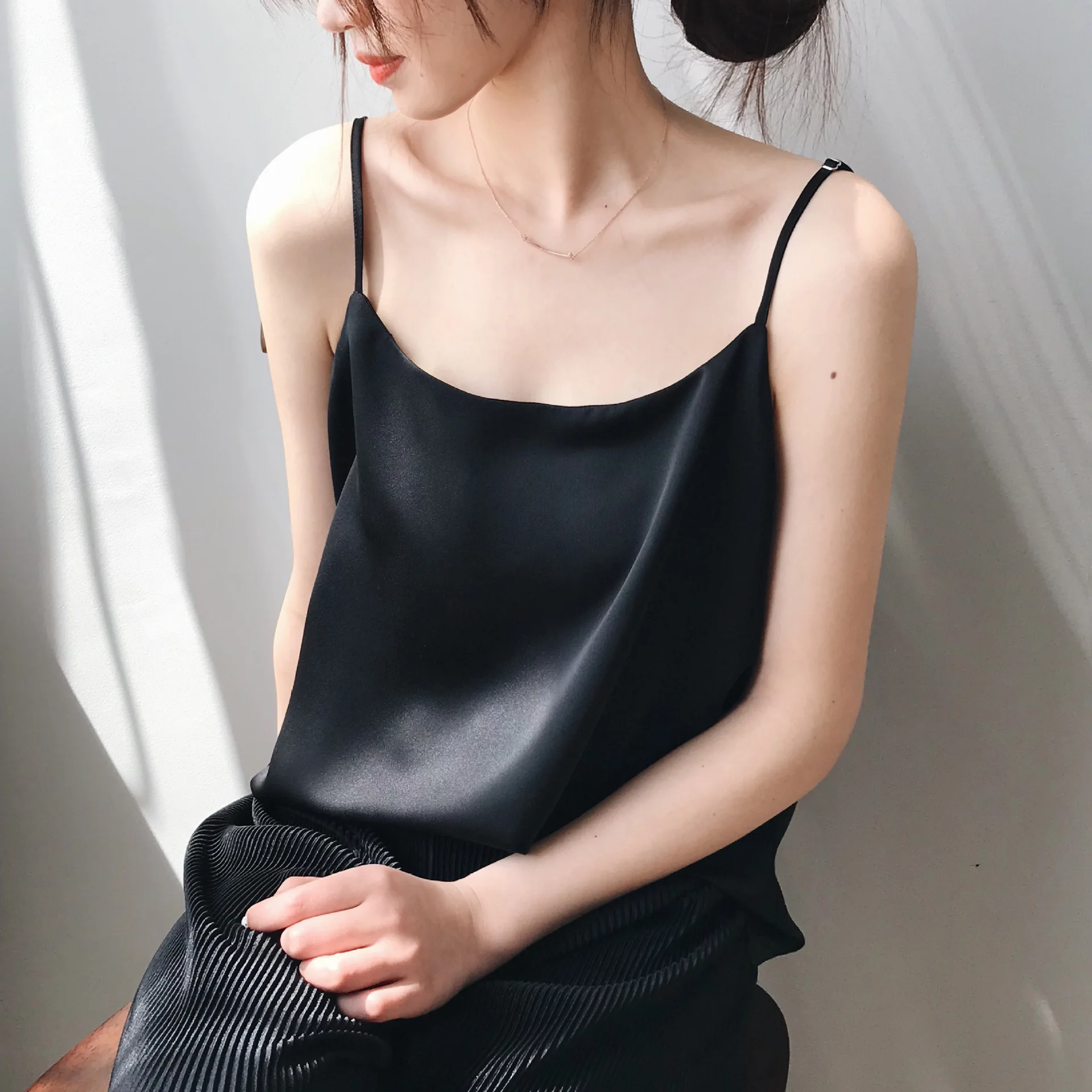 Женский жилет на бретельках однотонный тонкий сатиновый лето 2019 | Женская одежда