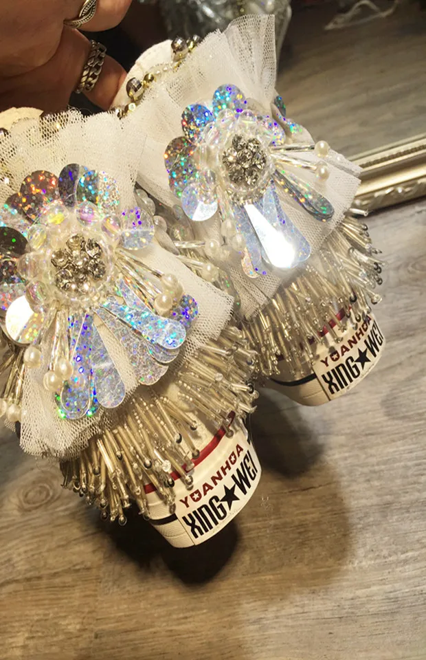 

Homemade heavy industry luxury diamond sequins, hand lace nail beads, elevated canvas shoes, casual white shoes