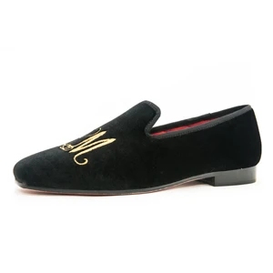 black shoes Jeder Schuh/Мужская обувь ручной работы; Вышитые Мокасины с золотыми буквами; дымчатые тапочки; свадебные и банкетные туфли - Color: black shoes