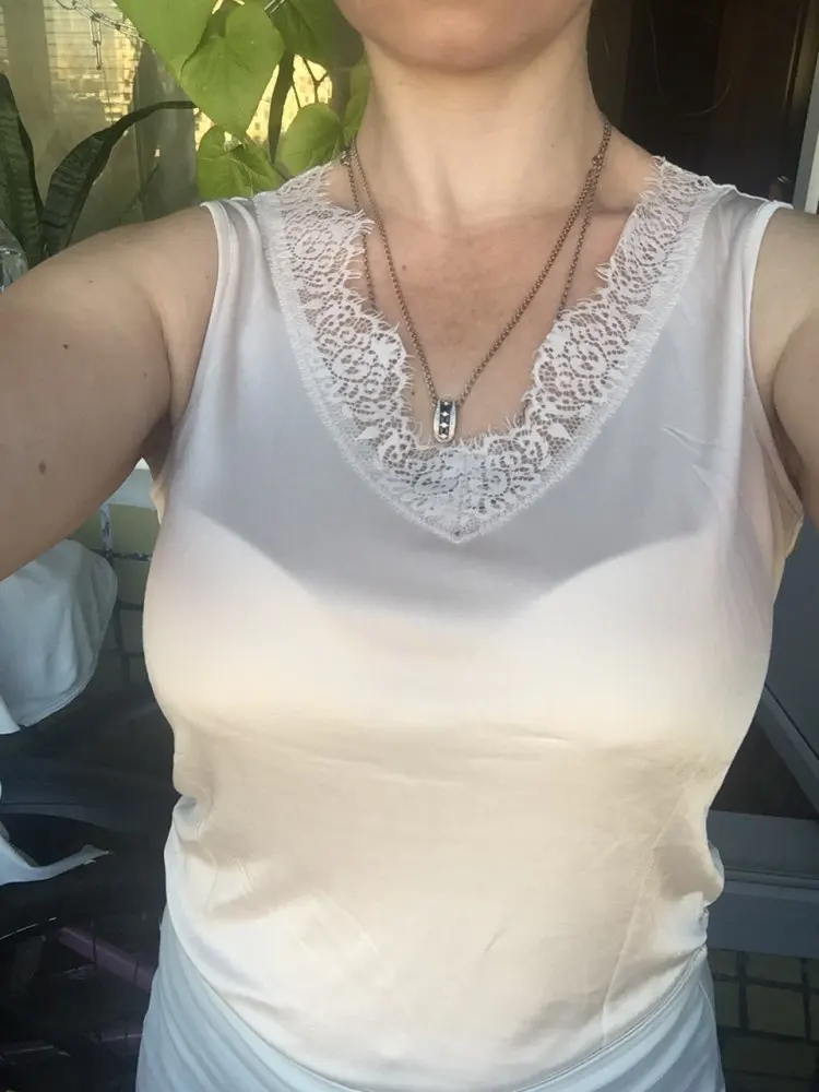 

100% Nature Silk Ladies Lace Vest Slim Sexy Elegant Camisoles V-Neck Eyelash Side Bottoming Female Tanks Real Silk Sling Tops