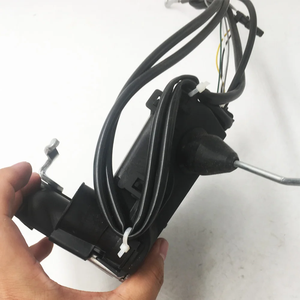 Привод замка передней и левой двери для MERCEDES C E CLASS 00-09 A2117200335 A2117200535 A2117200735 A2117200935 |