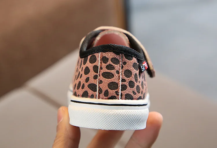 Детская спортивная обувь; Chaussure Enfant; повседневная обувь для мальчиков и девочек; сезон осень-весна; леопардовая Корейская дышащая обувь на плоской подошве; детские кроссовки