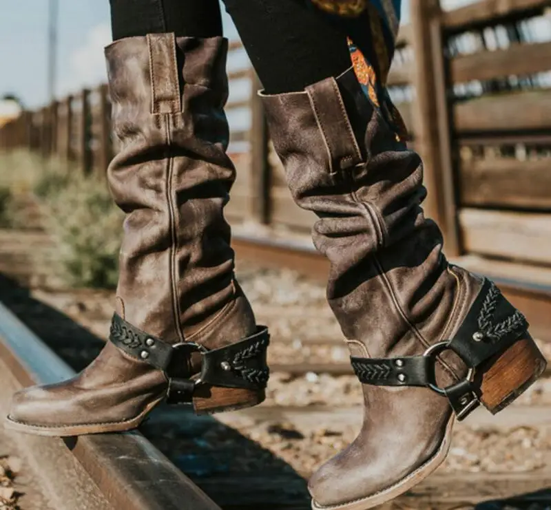 Женские сапоги до колена chaussure на не сужающемся книзу массивном высоком каблуке
