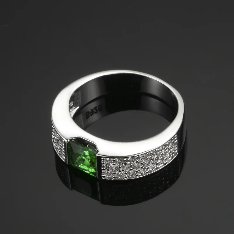 Двойное яркое серебряное квадратное кольцо с зеленым кристаллом модное