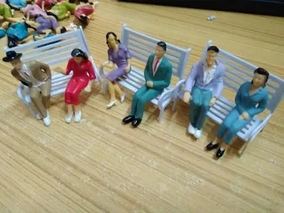 Сидя модель поезд люди фигуры пассажиров HO Масштаб 1:75 окрашенные сидящие